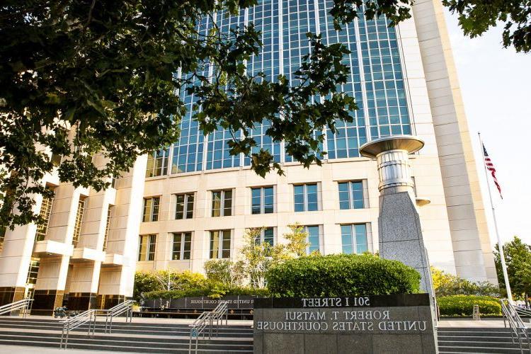 大法官安东尼·M. 肯尼迪图书馆和学习中心位于罗伯特T. 松井秀喜你.S. 法院是美国司法机构的所在地.S. 加州东区地方法院.